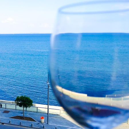 Flirty Flamingo Seaview Seafront Apartment Larnaca Bagian luar foto