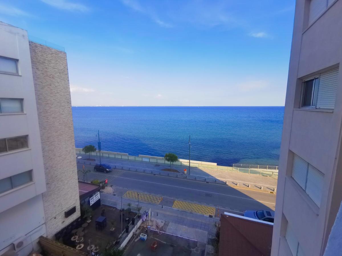 Flirty Flamingo Seaview Seafront Apartment Larnaca Bagian luar foto