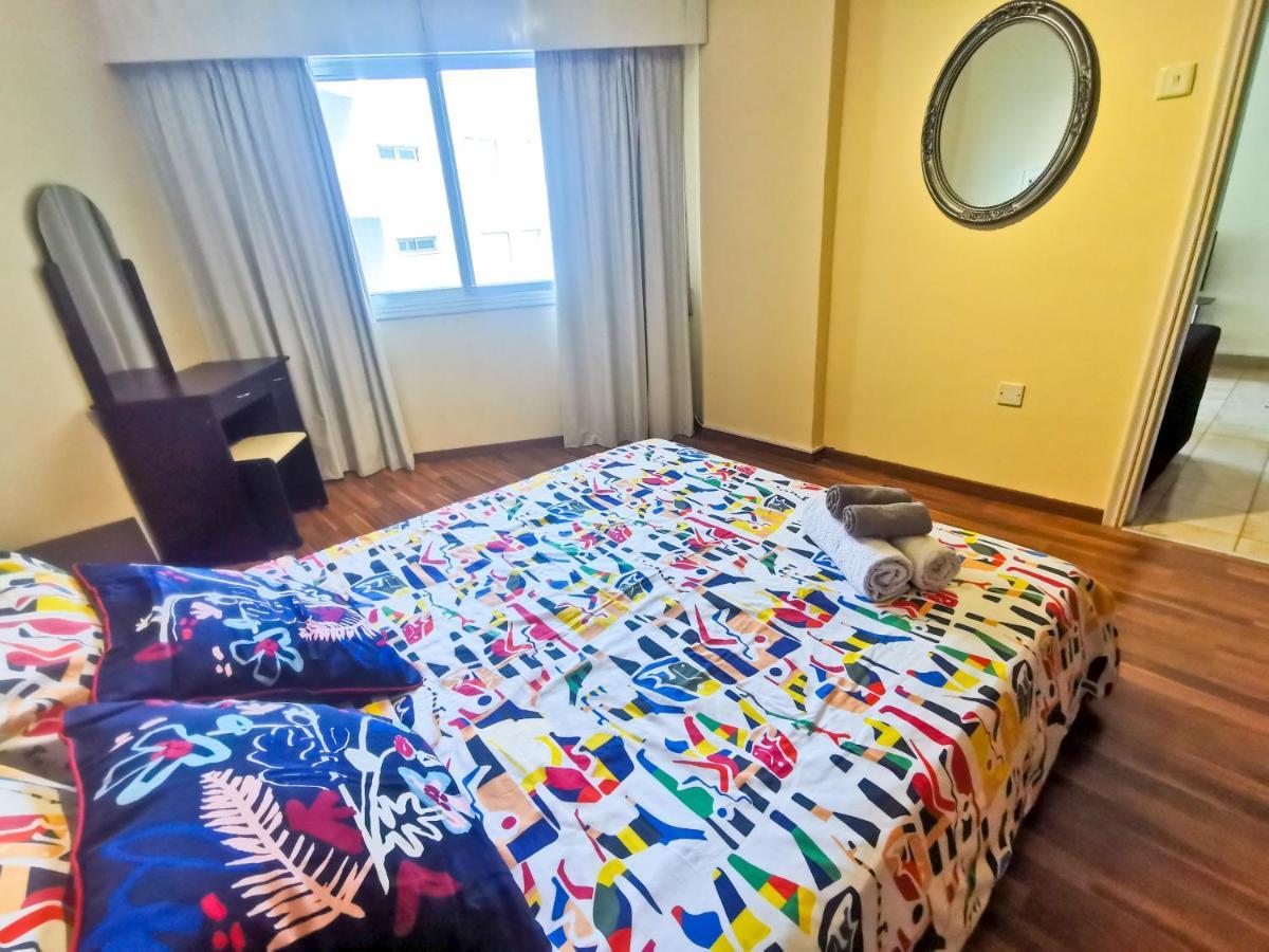 Flirty Flamingo Seaview Seafront Apartment Larnaca Bagian luar foto